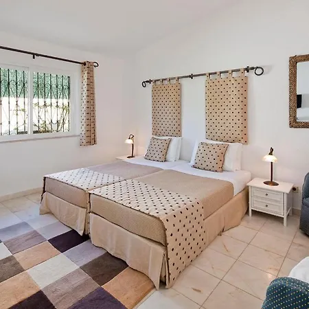 Villa Sleeps 10 Pool Air Con Wifi *